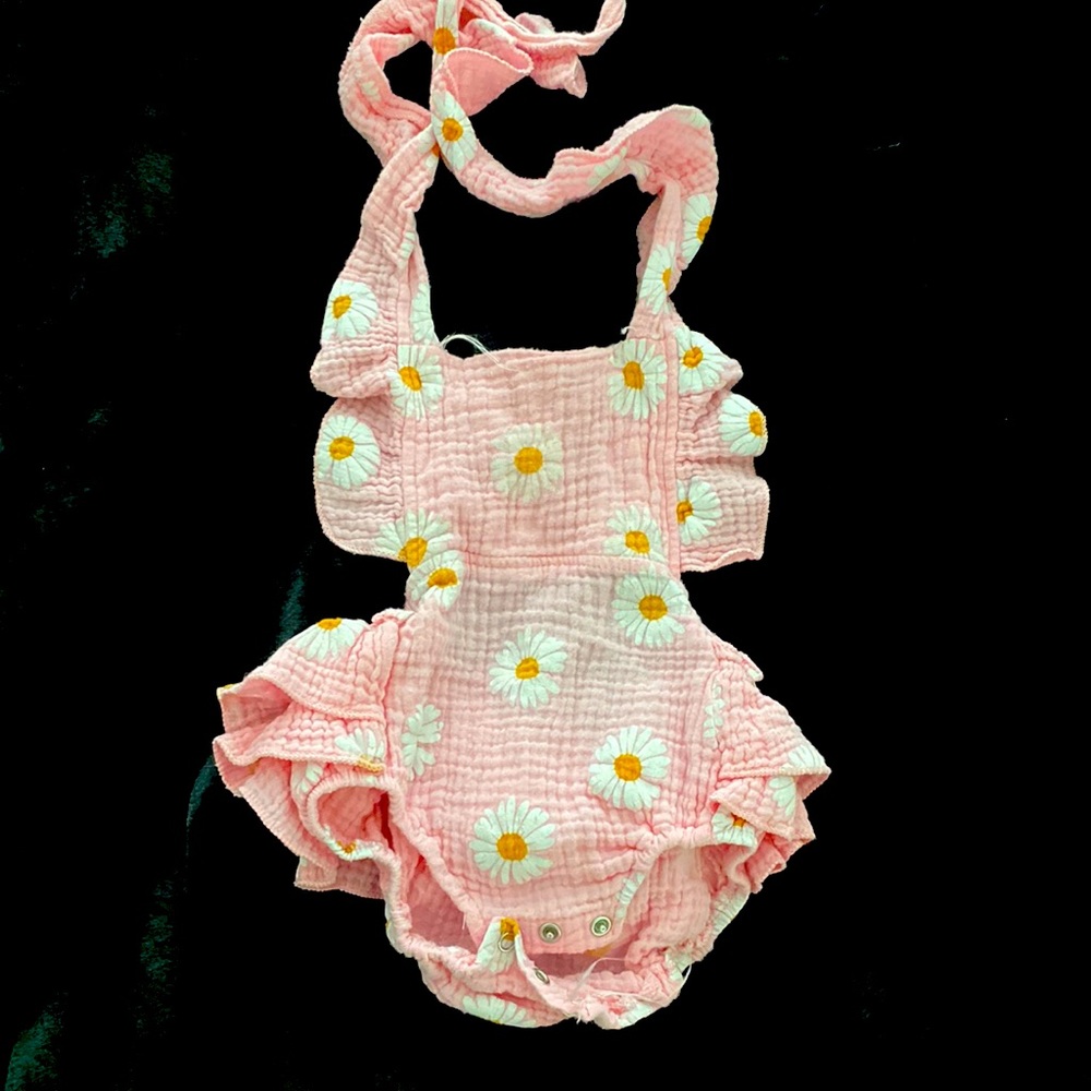 Daisy ruffle bubble romper